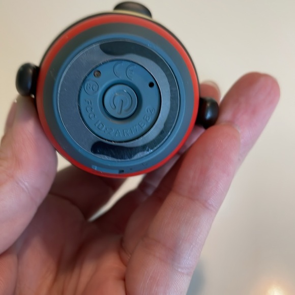 Bitty Boomer Goofy mini Blu-tooth Speaker - Picture 3 of 4